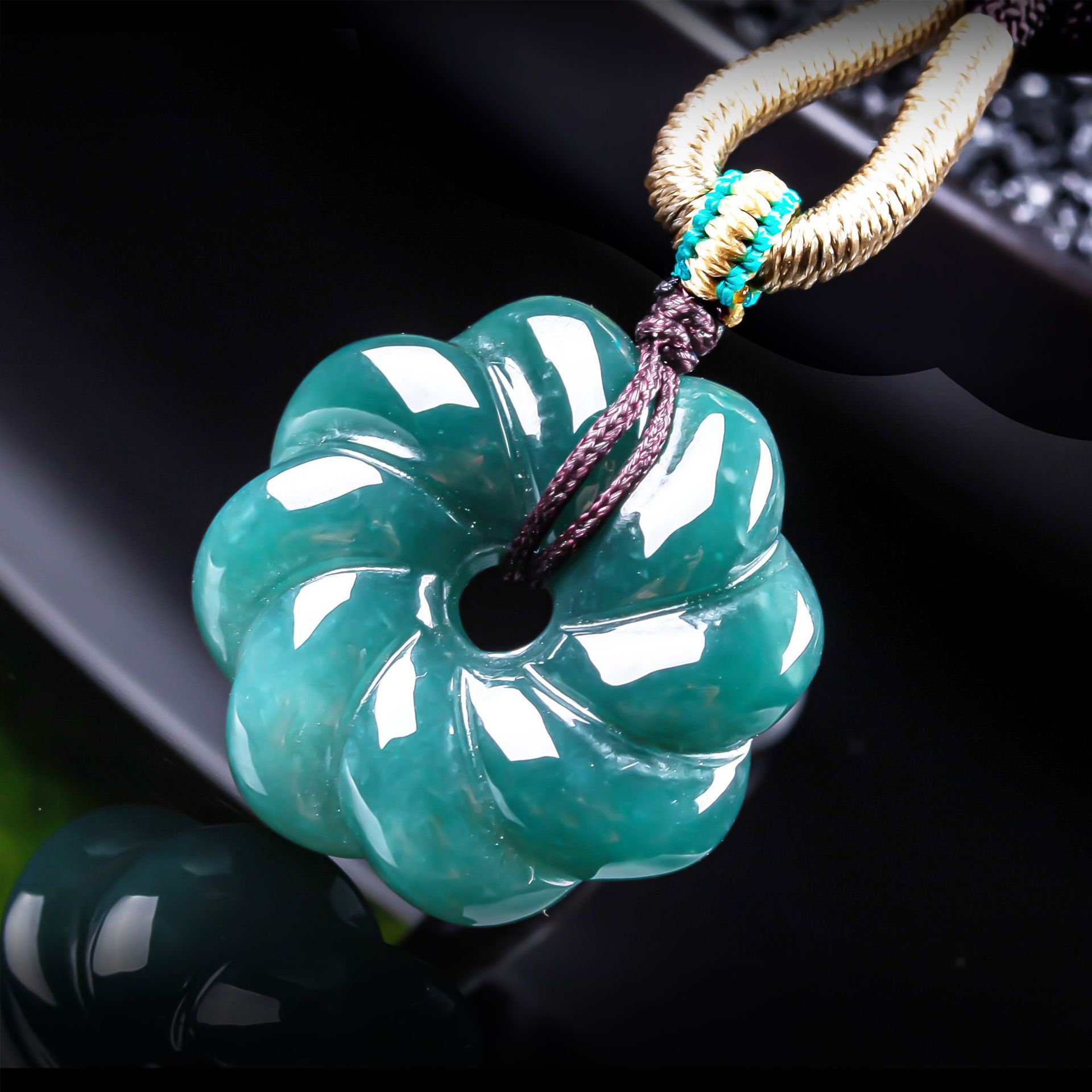 Natural Burmese Jadeite Flower - Jewelry & Watches Sp Z Oo Janów Lubelski recension och pris