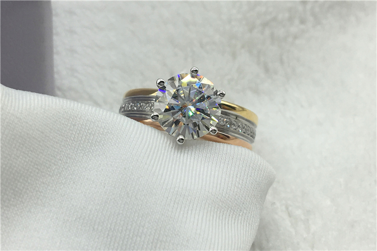 Custom Solid 18K Au750 Yellow  - Moissanite Ring recension och pris